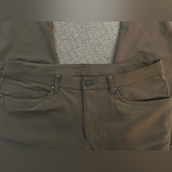 Lululemon Men’s ABC Classic-Fit Pant 32"
*Warpstreme Color: Artifact - Picture 5 of 7